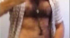 Osazo barbudo: paja en un wc publico - amateur bear daddy man