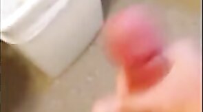 Osazo barbudo: paja en un wc publico - amateur bear daddy man