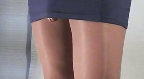 Pantyhose Handjob by Crossdressing Amateur