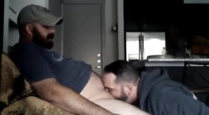 Latino Amateur Blowjob mit Cum Tribute