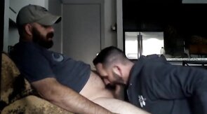 Latino Amateur Blowjob mit Cum Tribute