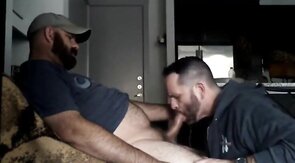 Latino Amateur Blowjob mit Cum Tribute