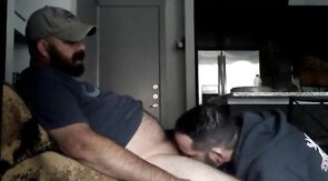 Latino Amateur Blowjob mit Cum Tribute
