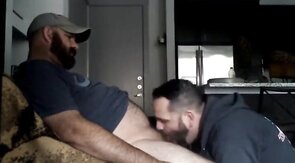 Latino Amateur Blowjob mit Cum Tribute