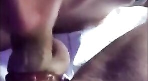 Alter Kerl bekommt einen Amateur Blowjob von einem jungen Mann