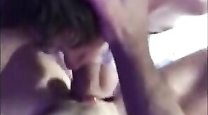 Alter Kerl bekommt einen Amateur Blowjob von einem jungen Mann