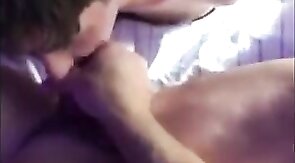 Alter Kerl bekommt einen Amateur Blowjob von einem jungen Mann