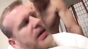 Hunk de Nueva York en un vídeo amateur gay