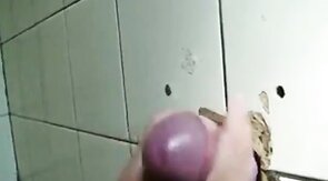 A Proper Glory Hole: Amateur Fun