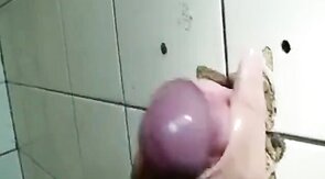 A Proper Glory Hole: Amateur Fun