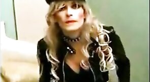 Sissy Sandra Poses in Leather: Amateur Crossdresser Twink