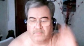 Mature Argentinian Bear Wanks and Cums