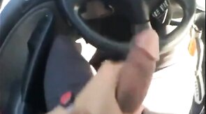 Amateur Guy Masturbates in Car