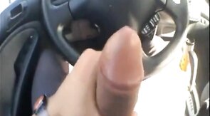 Amateur Guy Masturbates in Car