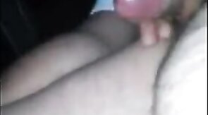 Je me fais sucer par un mec black en voiture