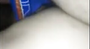 Je me fais sucer par un mec black en voiture