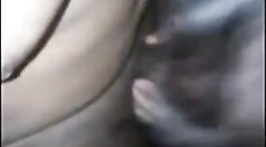 Je me fais sucer par un mec black en voiture