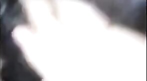 Je me fais sucer par un mec black en voiture