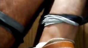 Papás maduros con grandes pollas follando en público