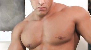 Sexy muscled man shoves a hard dildo in his tight anal hole