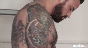 Horny driver nailed his passenger in the garage