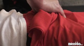 Passionate face sitting action starts in the gym