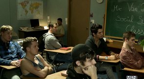 Muscled pal gets a perfect blowjob by his lover