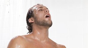 Shower scene featuring a tatted-up stud in HD