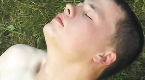 Gay guys enjoy sucking cocks outdoors, it's amazing