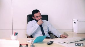 Boss gives a deep blowjob for a horny employee