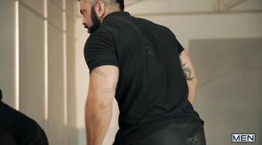 The Gay Office guard want to realize his dirty dreams