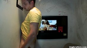 Experienced gay is sucking a very tasty dick of a straight guy