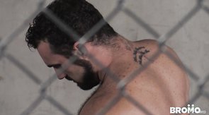 Jacked-up dudes fighting and fucking in the cage