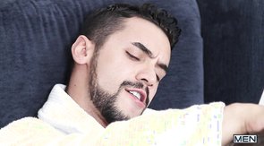 Bearded and big-dicked stud gets his cock blown