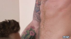 Guy gets a sloppy blowjob while doing a headstand