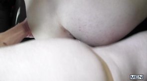 Round booty twink gets banged in the backseat of a car