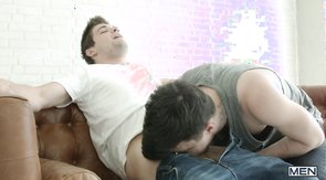 Grey t-shirt dude sucking his boyfriend's meaty cock