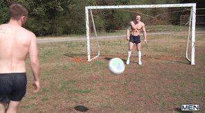 Tatted-up dude gets his cock sucked next to a mirror