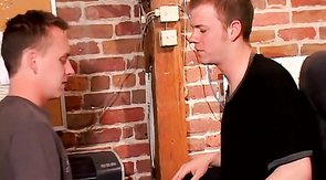 Brutal banging video featuring two short-haired gays