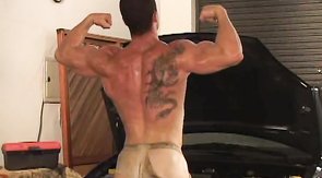 Sexy muscled soloist shows off his amazing dick and curves