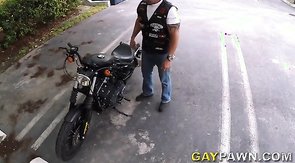 Gay Pawn presenting amazing oral sex in the office