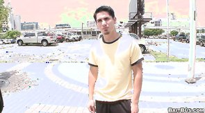 Sweetheart catches horny guy and betrays him on cam