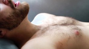 Gay sex at home between Arabic men, they go for 69