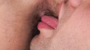 Lusty boyfriend gives a deep and good blowjob on the knees