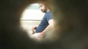 Str8 spy guy in public toilet
