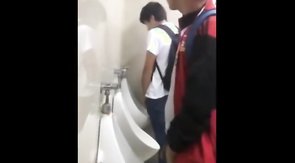 Flagra - Mijadas (Men Pissing)