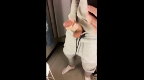 Sega e sborrata nel camerino