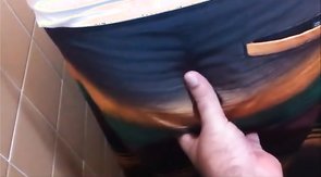 Caminhoneiros se pegando no banheiro