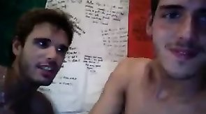 Two youngsters are kissing and masturbating on cam