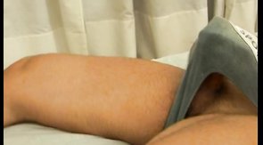 Amateur bodybuilder shooting himself masturbating on sofa